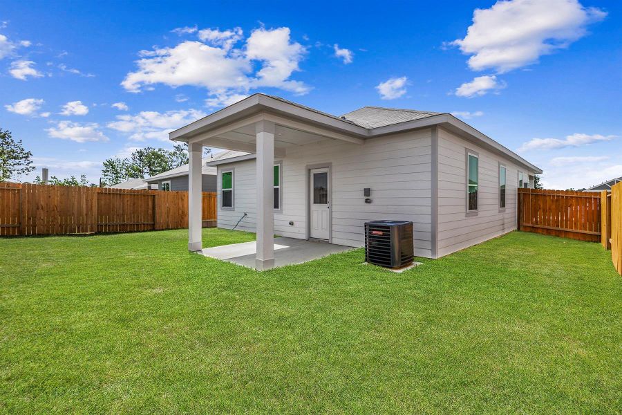 Exterior details and patio area of a home in Sweetwater Ridge, Conroe (Image 2). Exterior details and patio area of a home in Sweetwater Ridge, Conroe (Image 2).