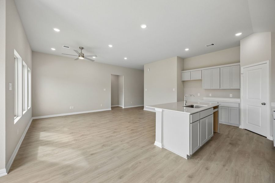 Spacious, unfurnished interior of a new home in Riviera Pines, Huffman (Image 15).