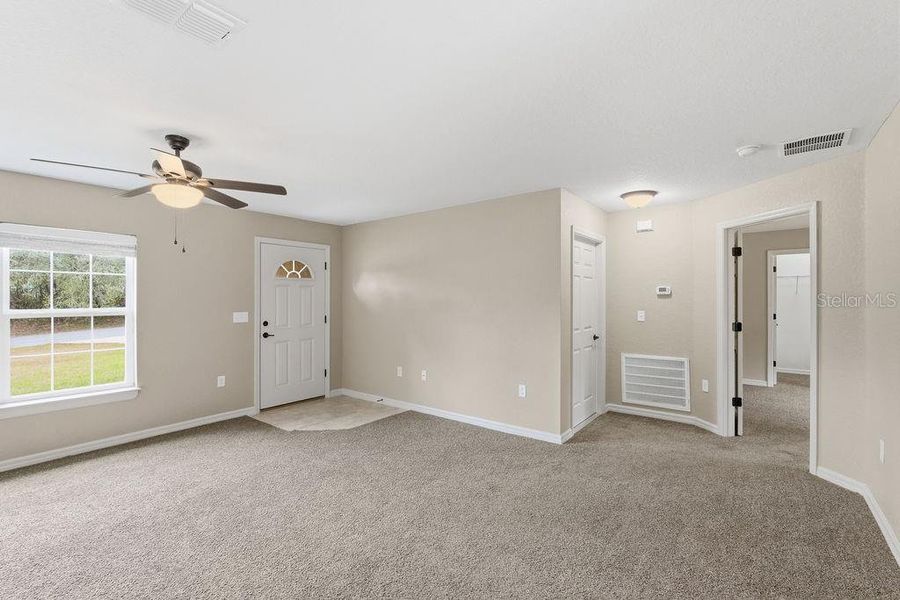 Spacious, unfurnished interior of a new home in Marion Oaks, Ocala (Image 15).
