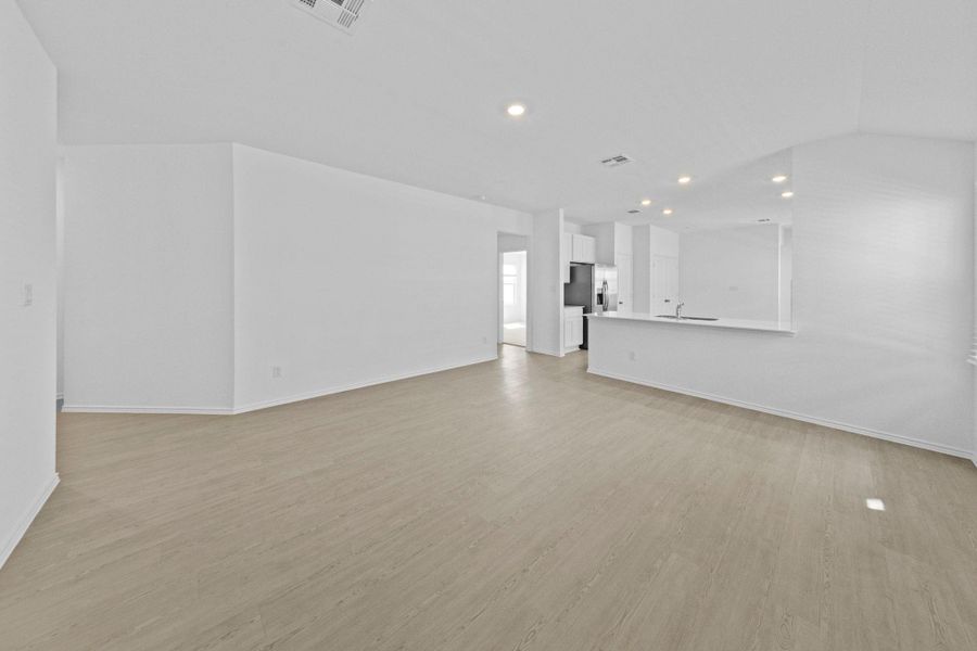 Spacious, unfurnished interior of a new home in Sunset Oaks, Maxwell (Image 12).