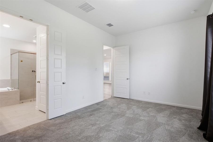 Spacious, unfurnished interior of a new home in Devonshire, Forney (Image 14).