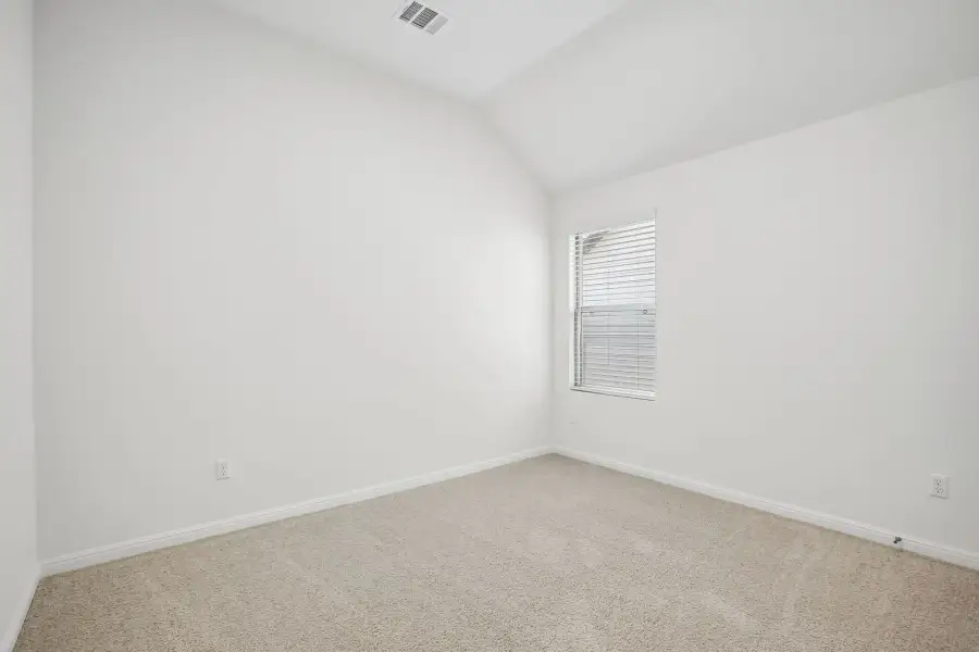 Spacious, unfurnished interior of a new home in Trinity Ranch, Elgin (Image 27).