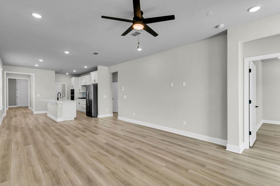 Spacious, unfurnished interior of a new home in , Summerville (Image 26).