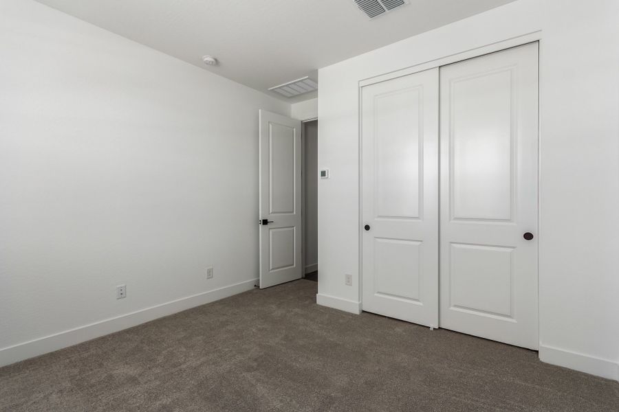 Spacious, unfurnished interior of a new home in Hawes Crossing, Mesa (Image 24).