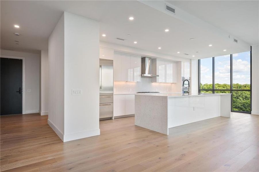 Spacious, unfurnished interior of a new home in , Atlanta (Image 19).