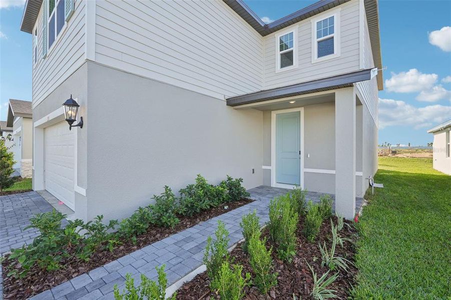 Exterior details and patio area of a home in Crosswinds - Classic Series, Haines City (Image 3).