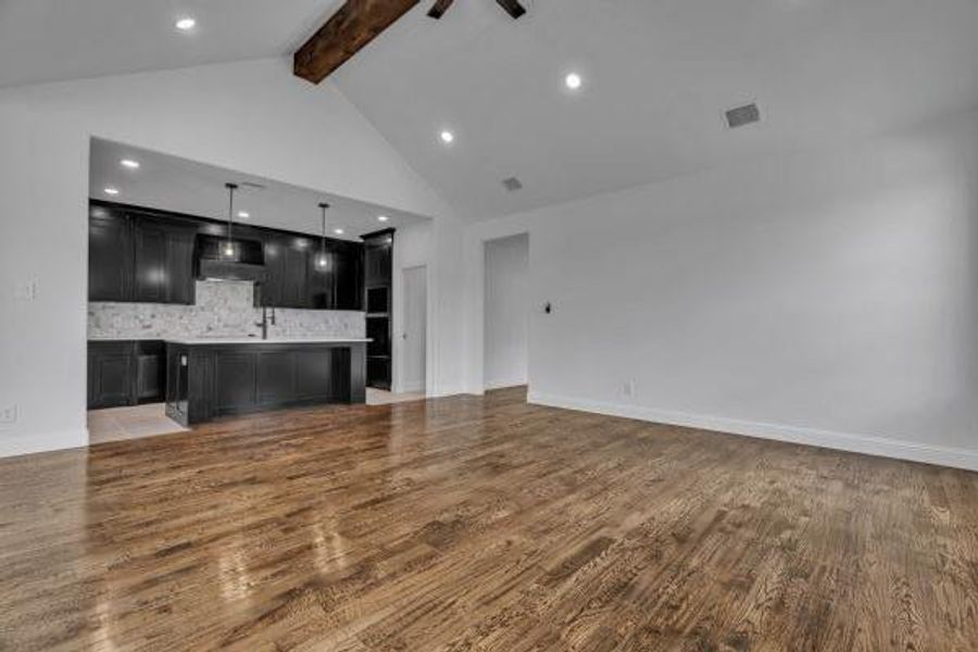 Spacious, unfurnished interior of a new home in , Corsicana (Image 20). Spacious, unfurnished interior of a new home in , Corsicana (Image 20).