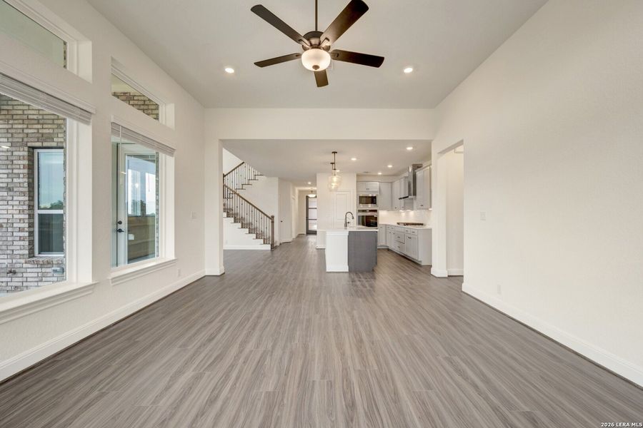 Spacious, unfurnished interior of a new home in Davis Ranch 50', San Antonio (Image 28).