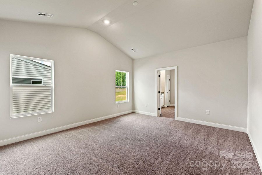 Spacious, unfurnished interior of a new home in Ascot Woods, Charlotte (Image 10).