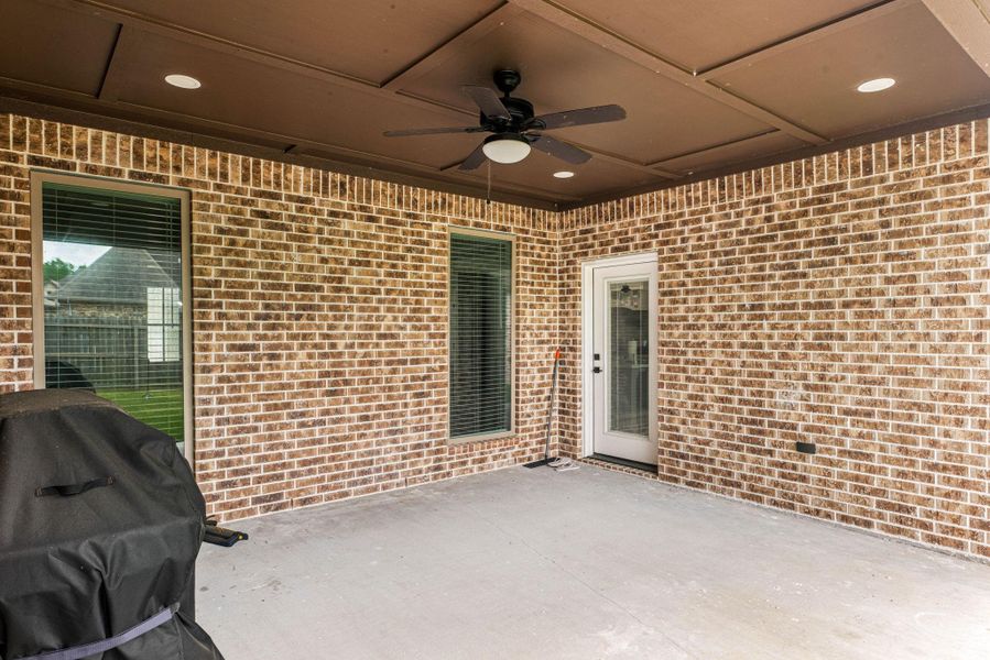 Exterior details and patio area of a home in , Beaumont (Image 4).