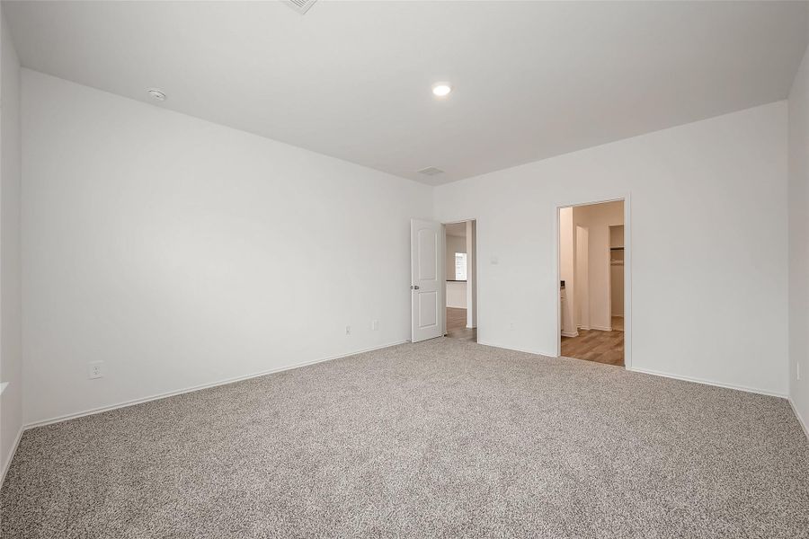 Spacious, unfurnished interior of a new home in Breckenridge Forest, Spring (Image 20).