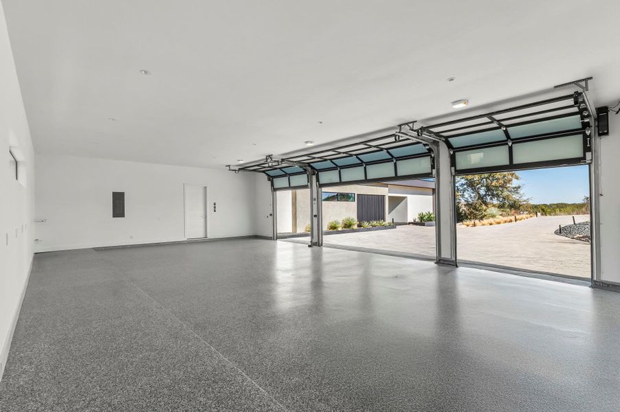 Spacious, unfurnished interior of a new home in , Spicewood (Image 25).