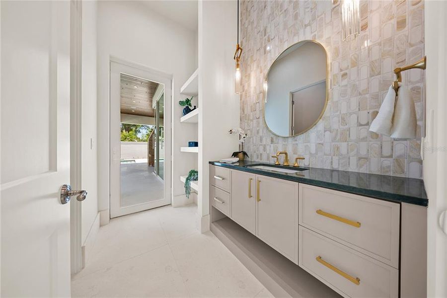Furnished interior view inside a new home in , Orlando (Image 61).