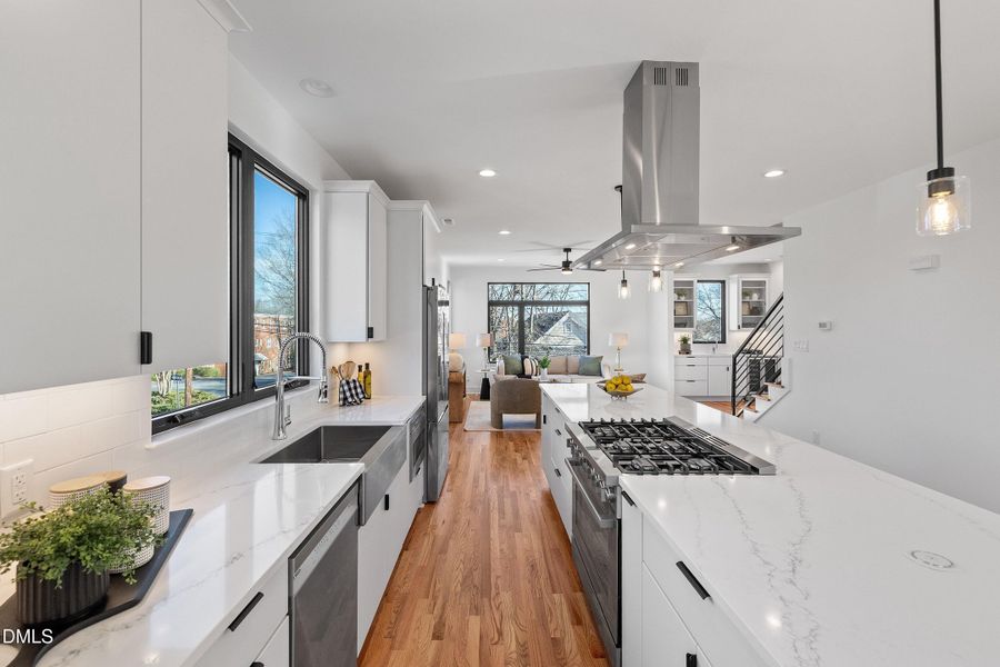 28-813 N Roxboro_6754 28-813 N Roxboro_6754