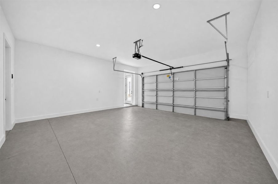 Spacious, unfurnished interior of a new home in , Houston (Image 21).