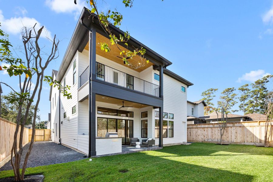 Back yard is large enough for a pool! Back yard is large enough for a pool!