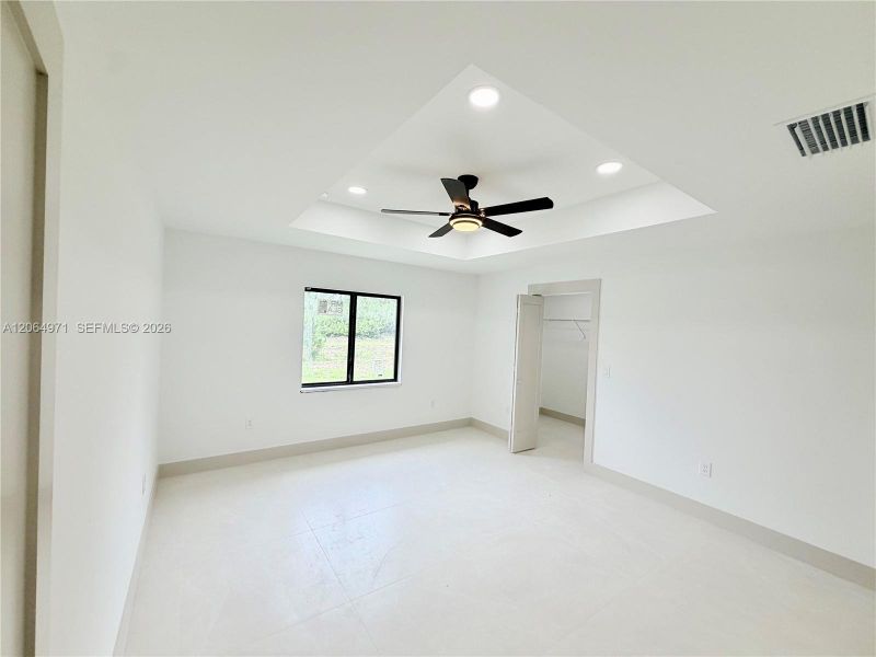 Spacious, unfurnished interior of a new home in , Lehigh Acres (Image 39).