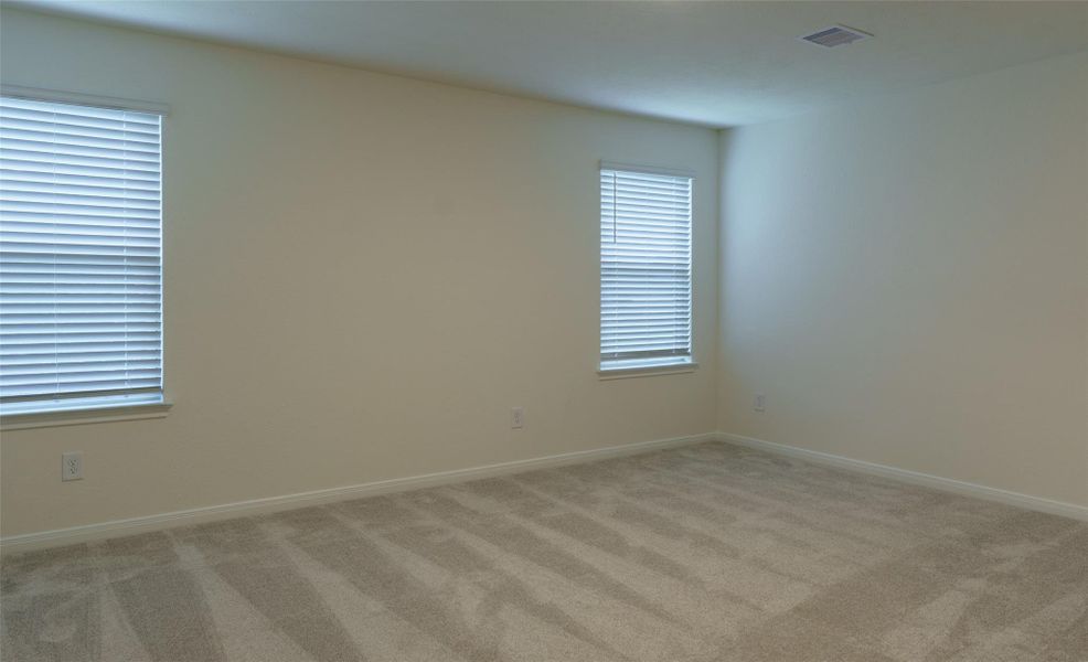 Spacious, unfurnished interior of a new home in Oakwood Trails, Tomball (Image 19).
