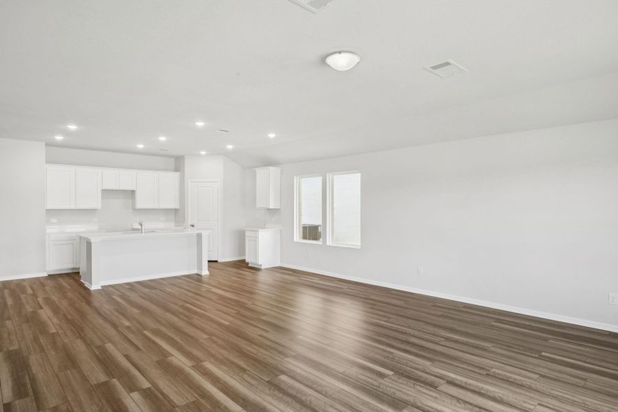 Spacious, unfurnished interior of a new home in Saint Tropez, Houston (Image 13). Spacious, unfurnished interior of a new home in Saint Tropez, Houston (Image 13).