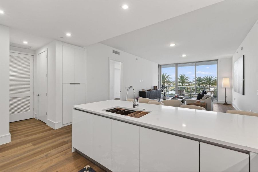 220LakeShoreDr#715(4) 220LakeShoreDr#715(4)