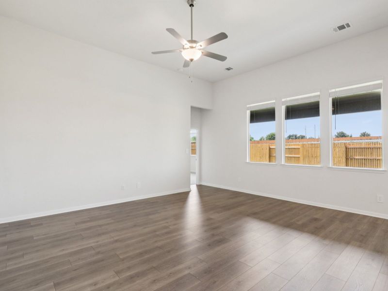 Spacious, unfurnished interior of a new home in Prairie Winds - Executive Collection, Hutto (Image 9).