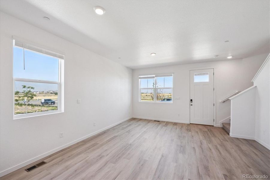 Spacious, unfurnished interior of a new home in Settlers Crossing, Commerce City (Image 18).