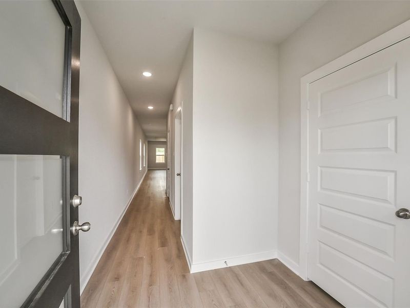 Spacious, unfurnished interior of a new home in Caney Creek Place, Conroe (Image 17).