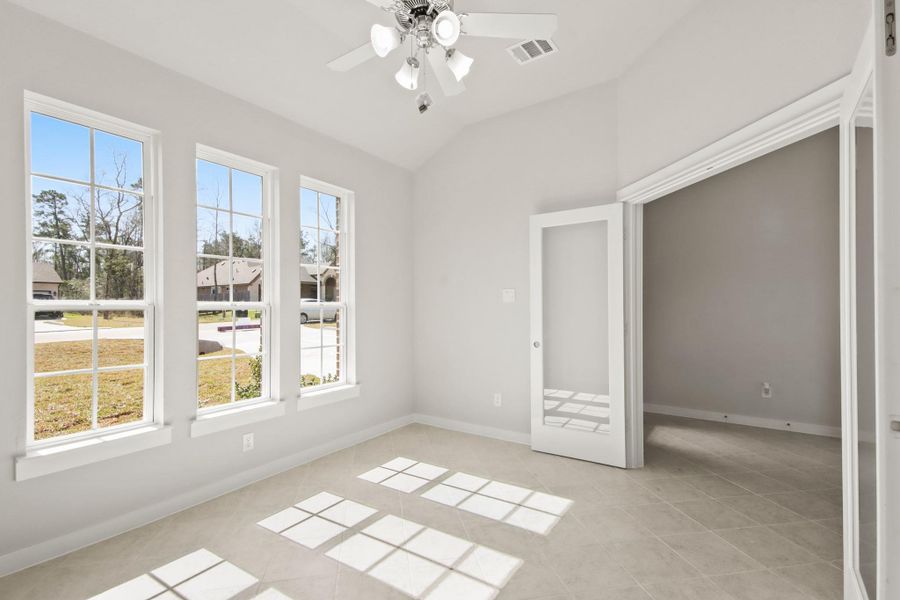 Spacious, unfurnished interior of a new home in Oakwood Ranch, Willis (Image 19).