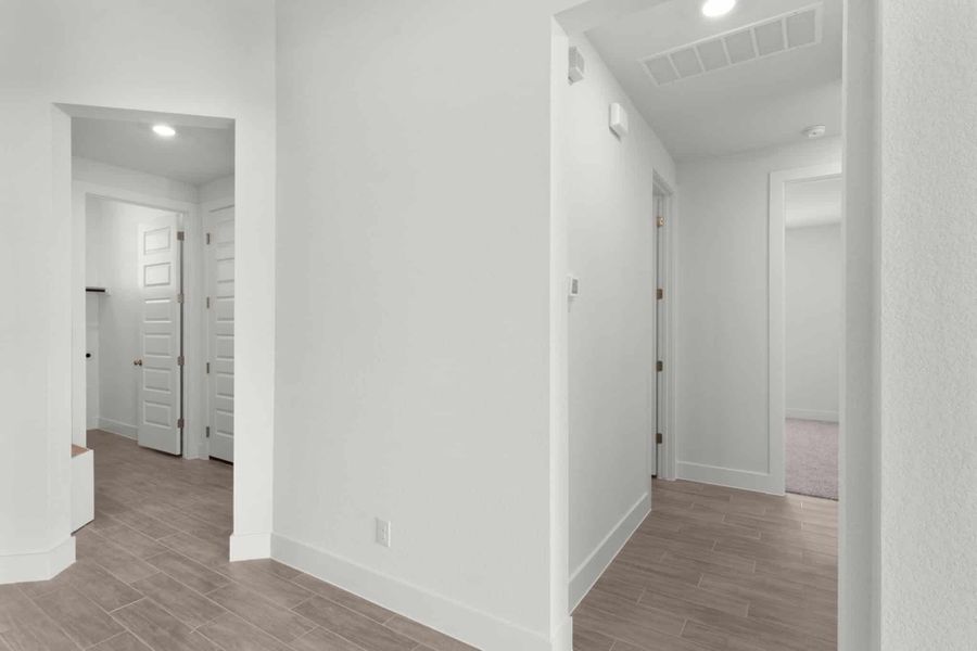 Spacious, unfurnished interior of a new home in Highland Village, Georgetown (Image 17).