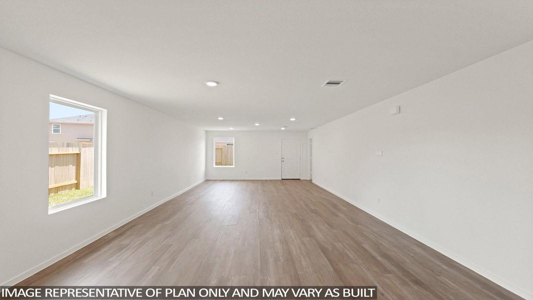 Spacious, unfurnished interior of a new home in Silverthorne, Conroe (Image 28).