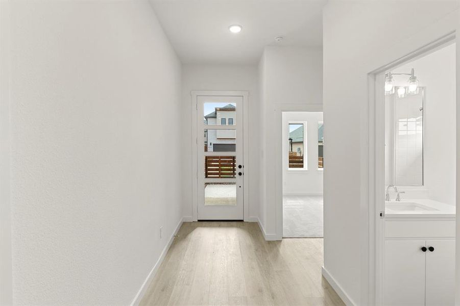 512 Sherwood_3502_Hackberry_Entry