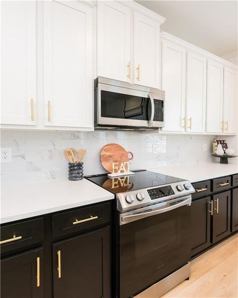 Furnished interior view inside a new home in Stratford Square, Lawrenceville (Image 8).
