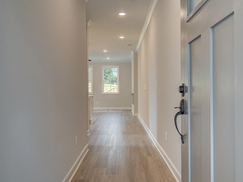 Spacious, unfurnished interior of a new home in Cherokee Township, Acworth (Image 17).