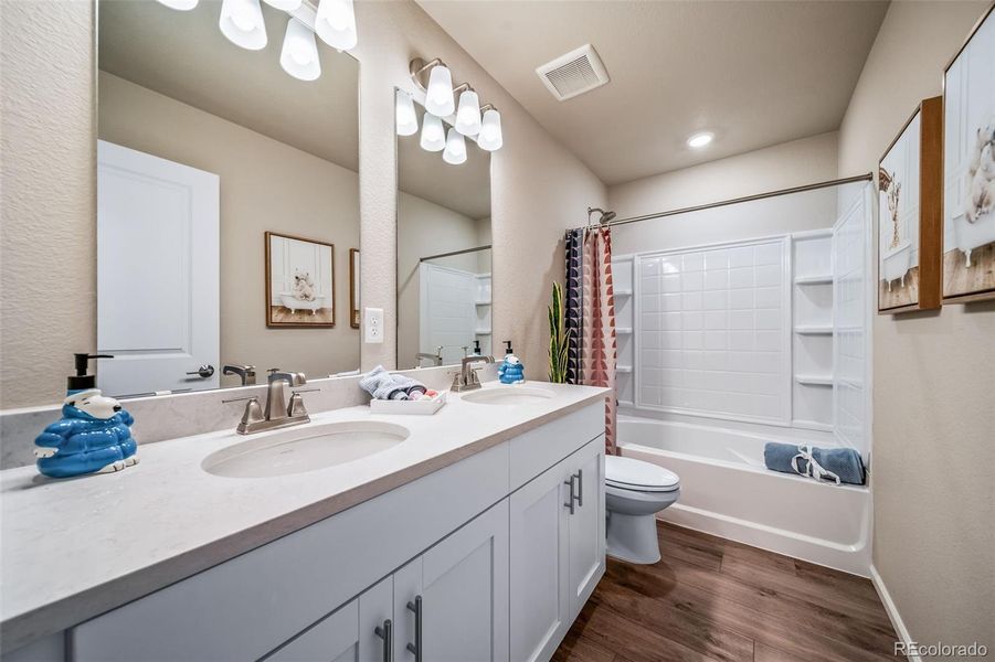 Furnished interior view inside a new home in Thompson River Ranch, Johnstown (Image 8).