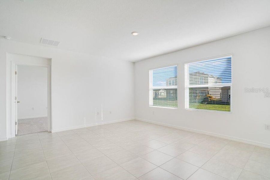 Spacious, unfurnished interior of a new home in Scenic Terrace, Lake Hamilton (Image 19).