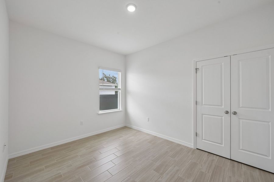 Spacious, unfurnished interior of a new home in Port Charlotte, Port Charlotte (Image 41).