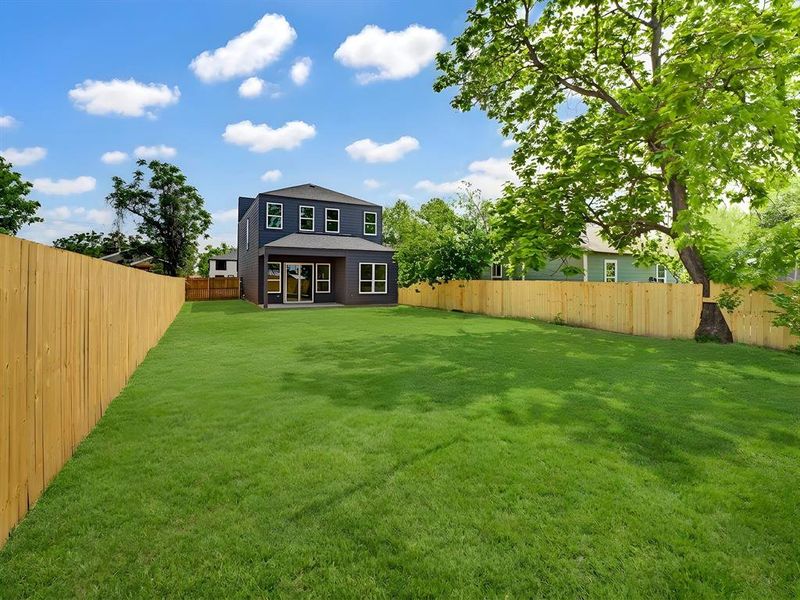 Exterior details and patio area of a home in , Dallas (Image 3).