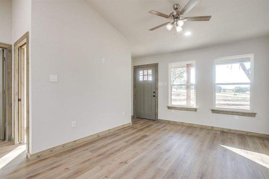 Spacious, unfurnished interior of a new home in , Weatherford (Image 18).