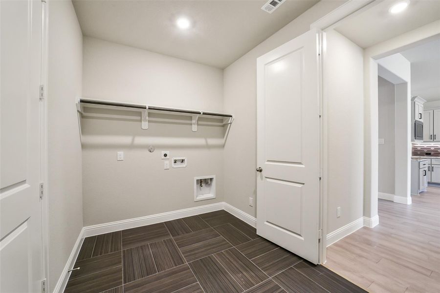 Furnished interior view inside a new home in Evergreen 60', Conroe (Image 15).