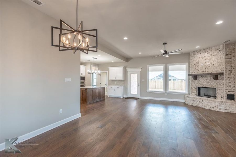 Spacious, unfurnished interior of a new home in , Abilene (Image 27).