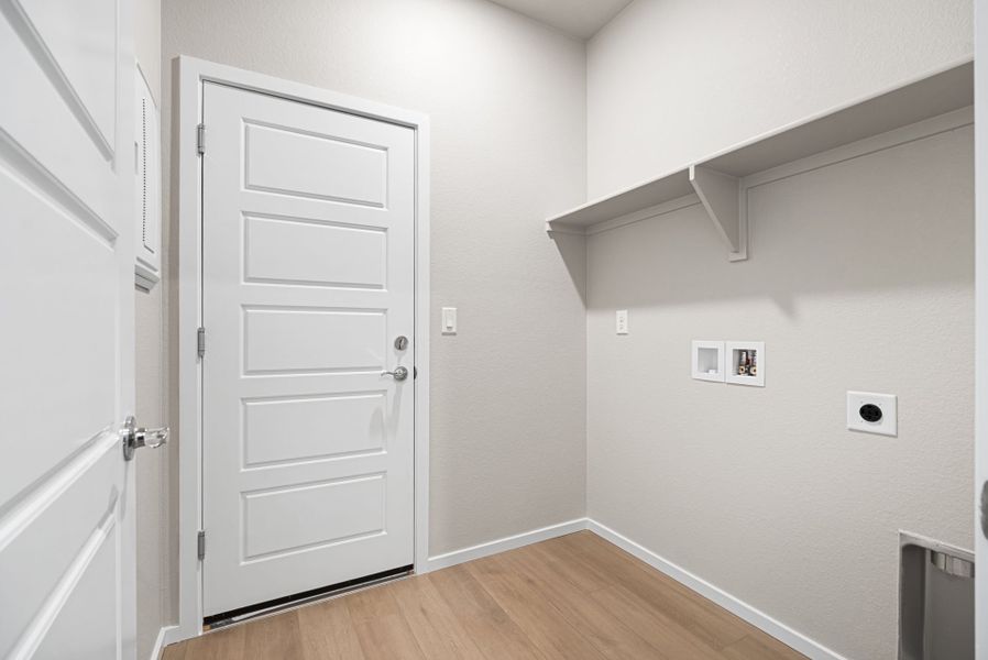 Spacious, unfurnished interior of a new home in Wolf Creek Run West, Strasburg (Image 12).