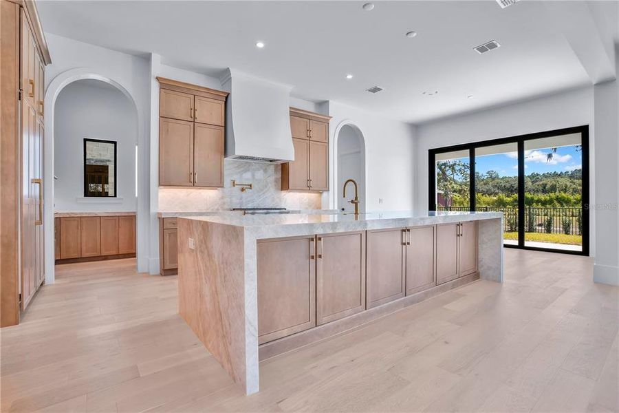 Furnished interior view inside a new home in , Orlando (Image 8).