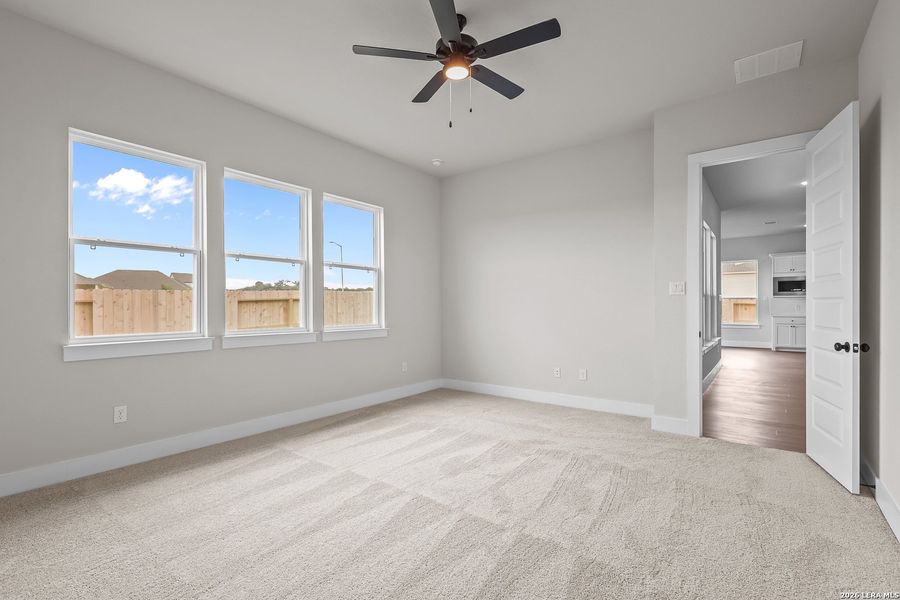 Spacious, unfurnished interior of a new home in Homestead, Schertz (Image 28).