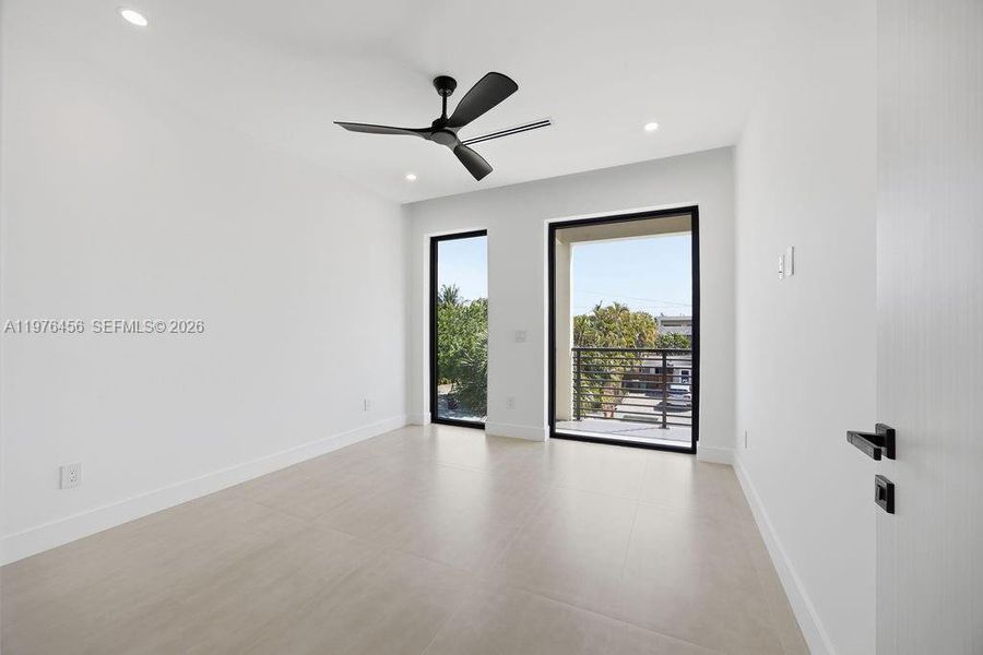 Spacious, unfurnished interior of a new home in , Fort Lauderdale (Image 46).
