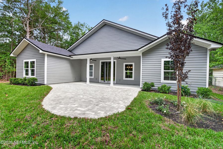 Exterior details and patio area of a home in , Macclenny (Image 4).