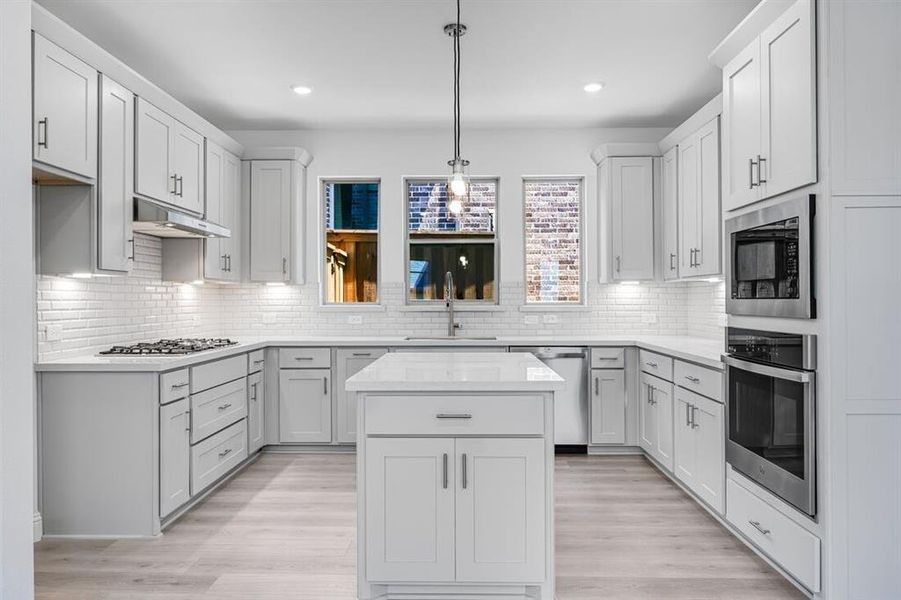 Furnished interior view inside a new home in Stoneridge, Melissa (Image 9). Furnished interior view inside a new home in Stoneridge, Melissa (Image 9).