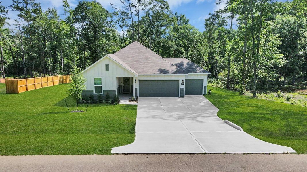 Front exterior of a new home in Oakwood Ranch, Willis, TX, highlighting curb appeal (Image 25). Front exterior of a new home in Oakwood Ranch, Willis, TX, highlighting curb appeal (Image 25).