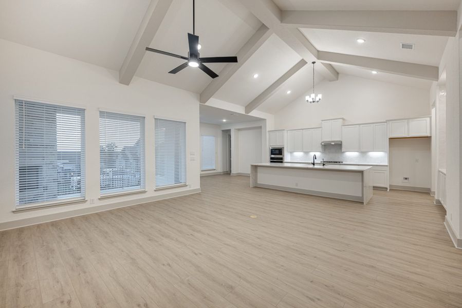 Spacious, unfurnished interior of a new home in Mesa Western, Cibolo (Image 18).