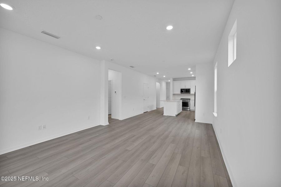 Spacious, unfurnished interior of a new home in , Yulee (Image 17).