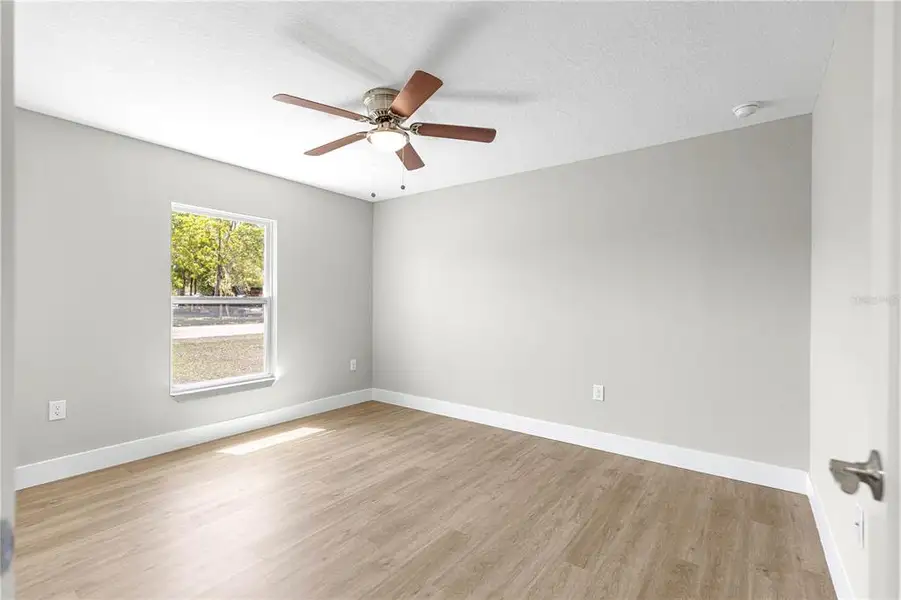 Spacious, unfurnished interior of a new home in , Ocklawaha (Image 13).